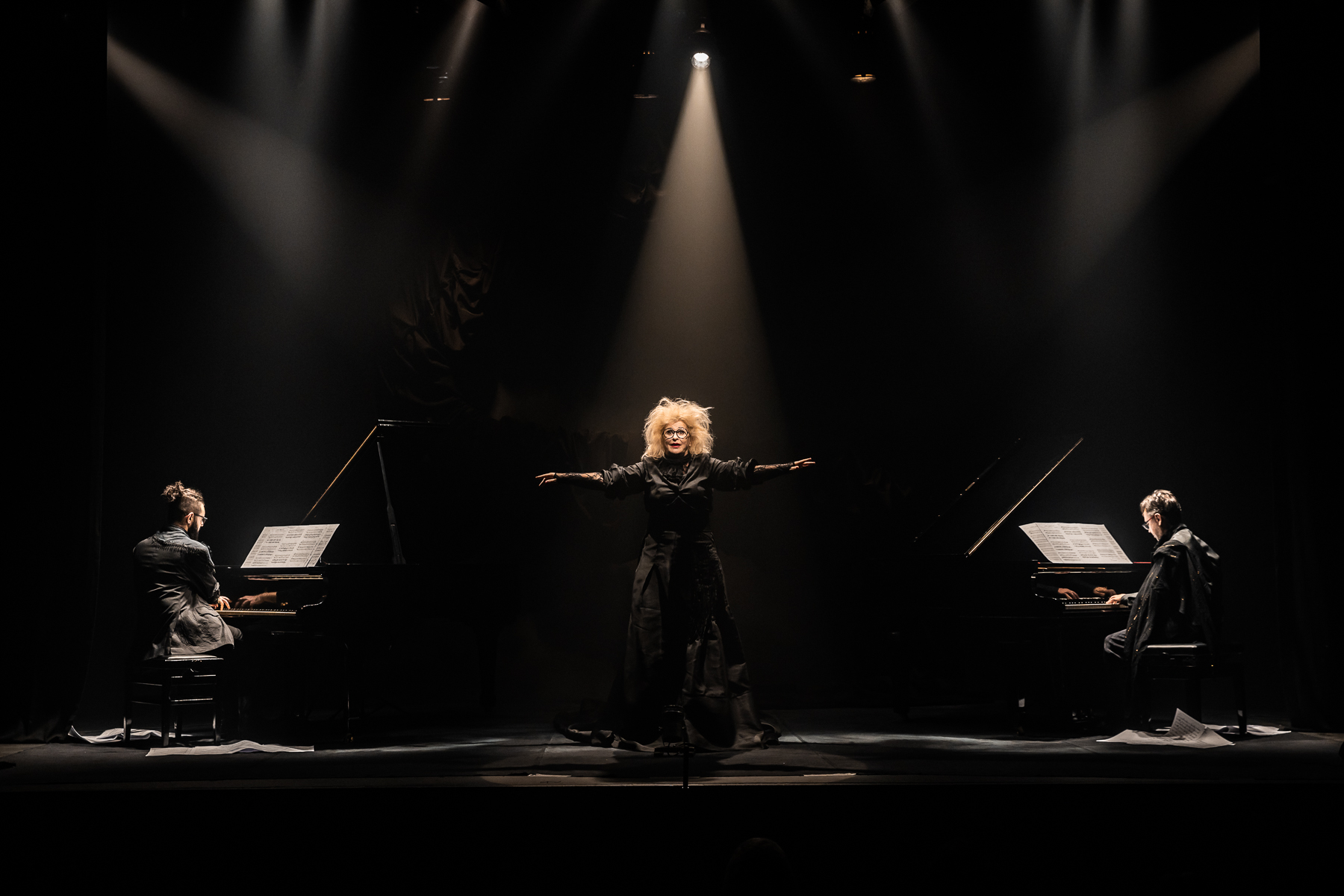 "A Aforista" da Cia.Stavis-Damaceno estreia no Teatro Zé Maria