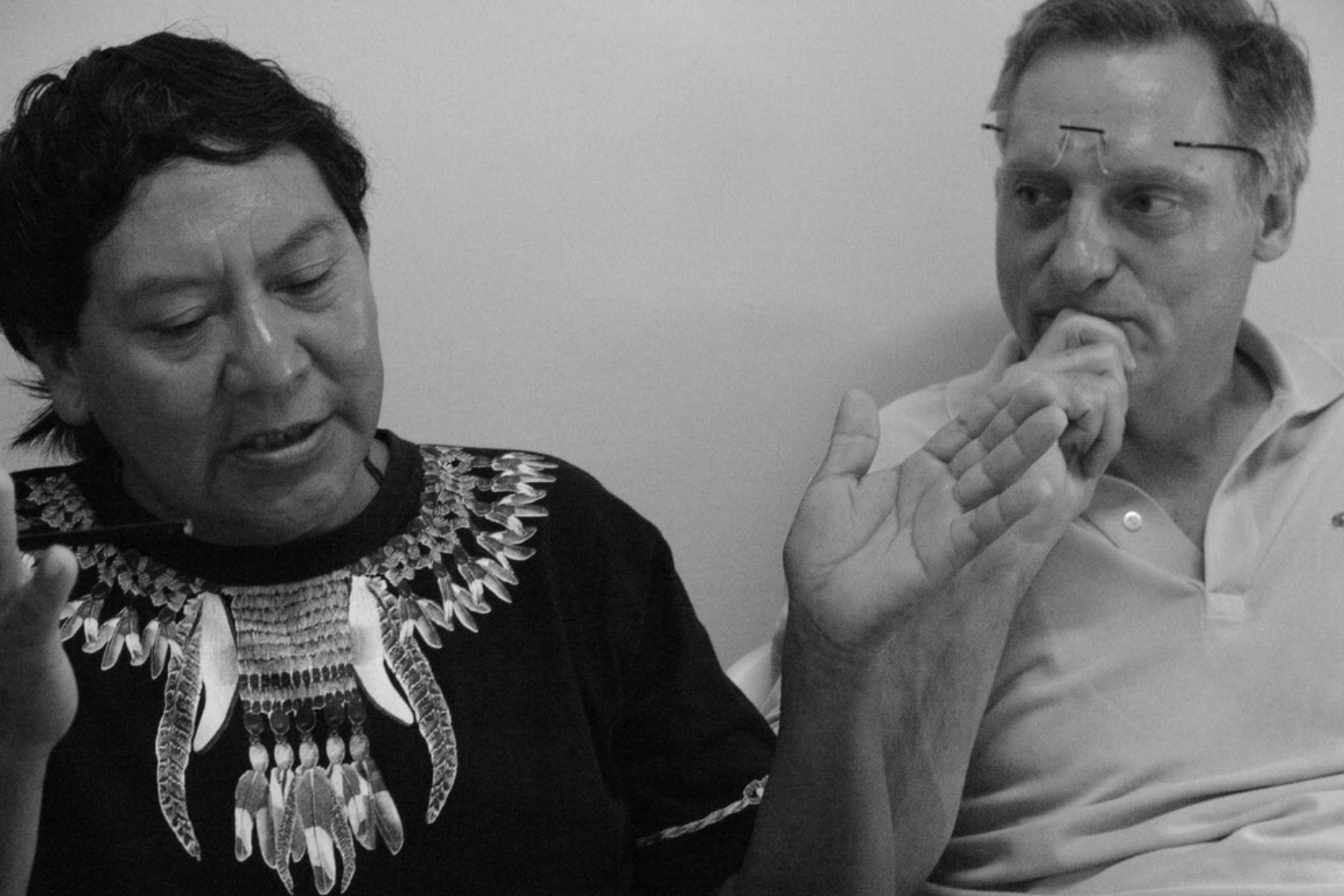 Davi Kopenawa e Bruce Albert evocam as múltiplas vozes da floresta em livro