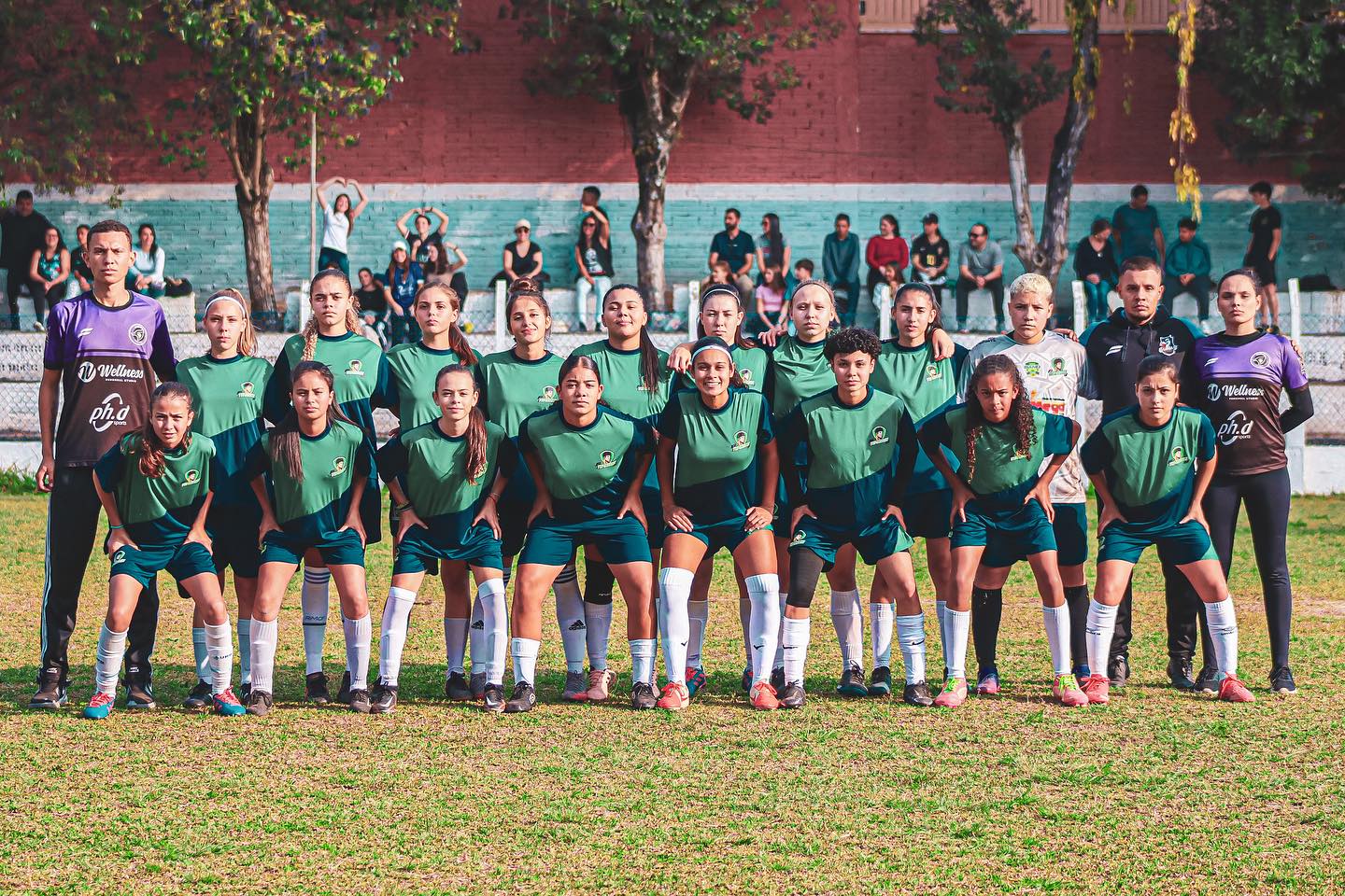 Em bairros periféricos de Curitiba, Copa é inspiração para meninas