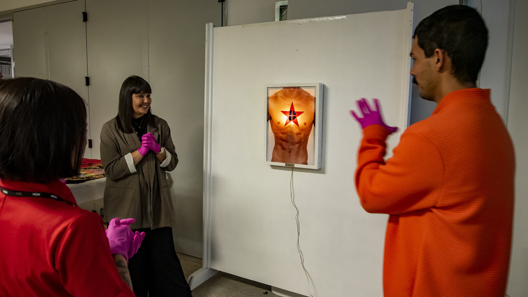 Exposição faz importante reverência a artistas e personalidades LGBTI+