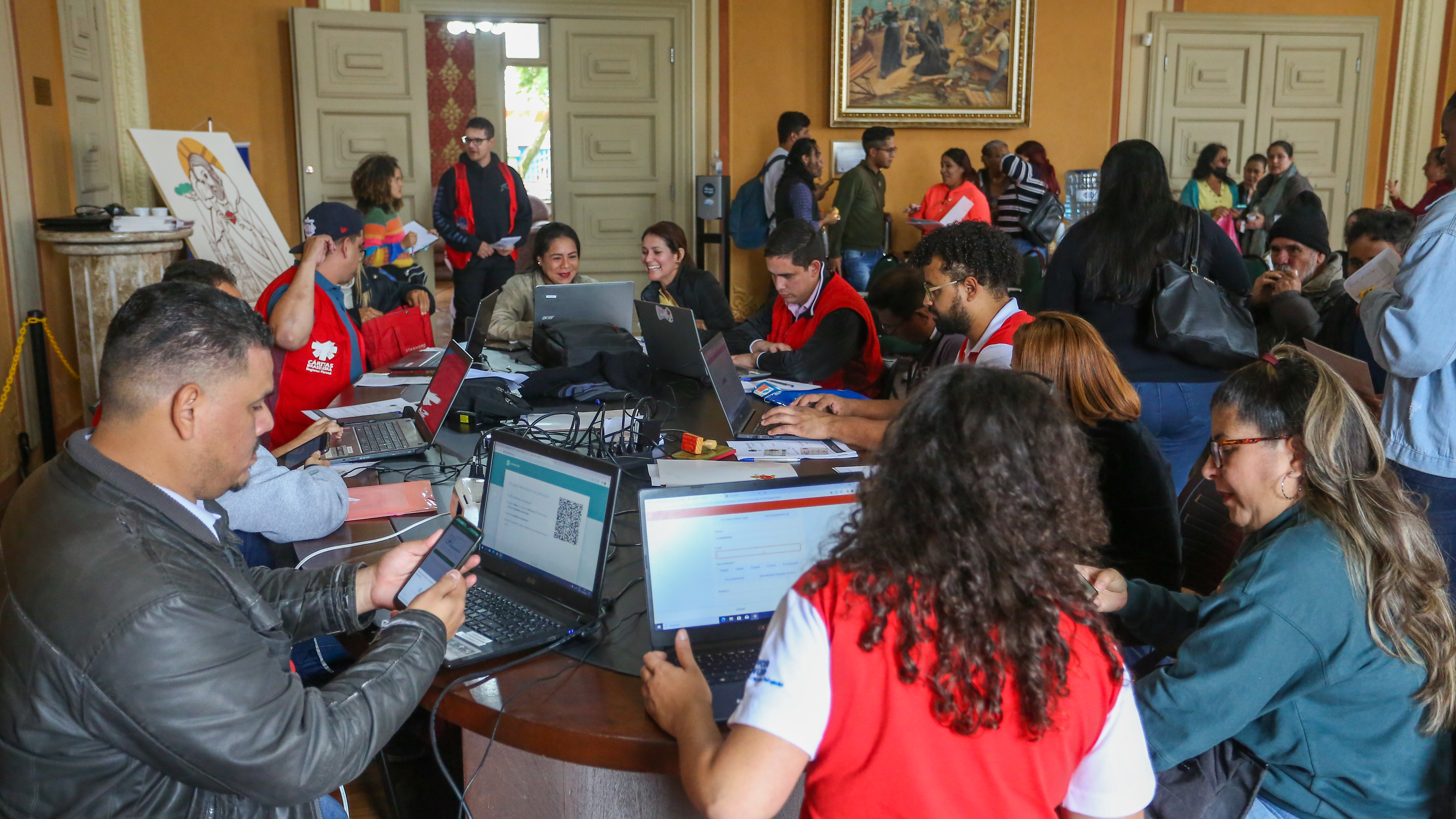 Cáritas promove feira de empregos para refugiados e migrantes