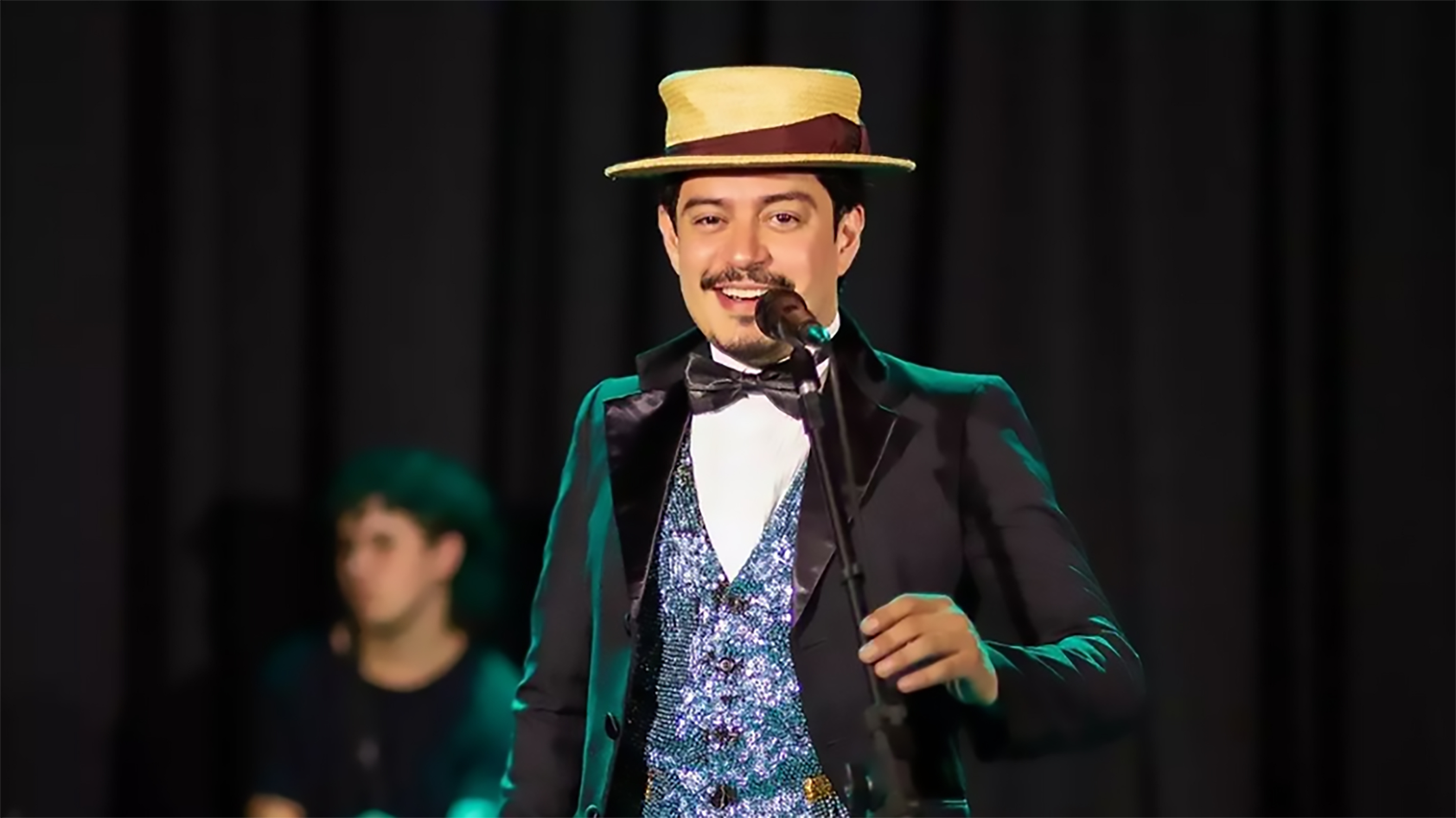Pedro Inoue faz tributo ao teatro e à vida com "The Piá do Dianho Show"