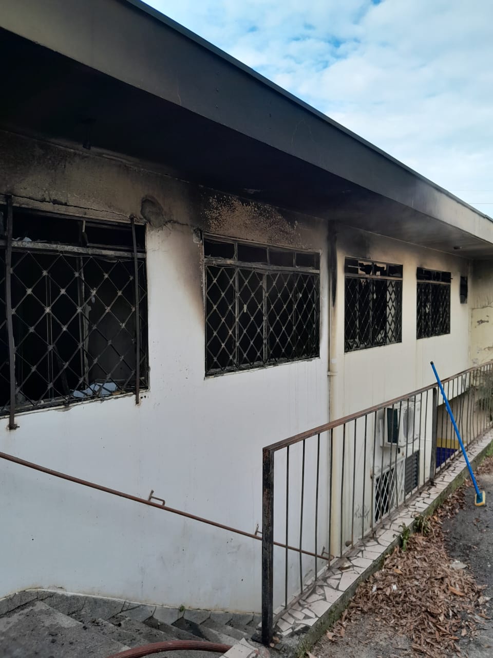 Casa de diretoras sindicais é alvo de incêndio em Curitiba