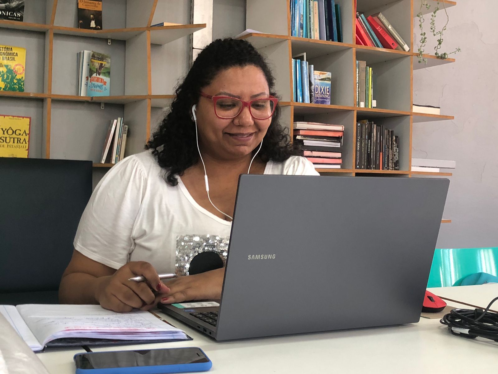 Aline Reis, do Plural, é eleita uma das jornalistas negras mais admiradas do país