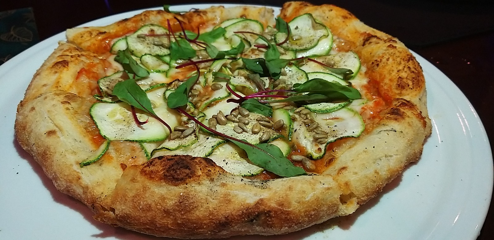 Nova casa serve pizzas napolitanas, drinques e vinhos no Bigorrilho