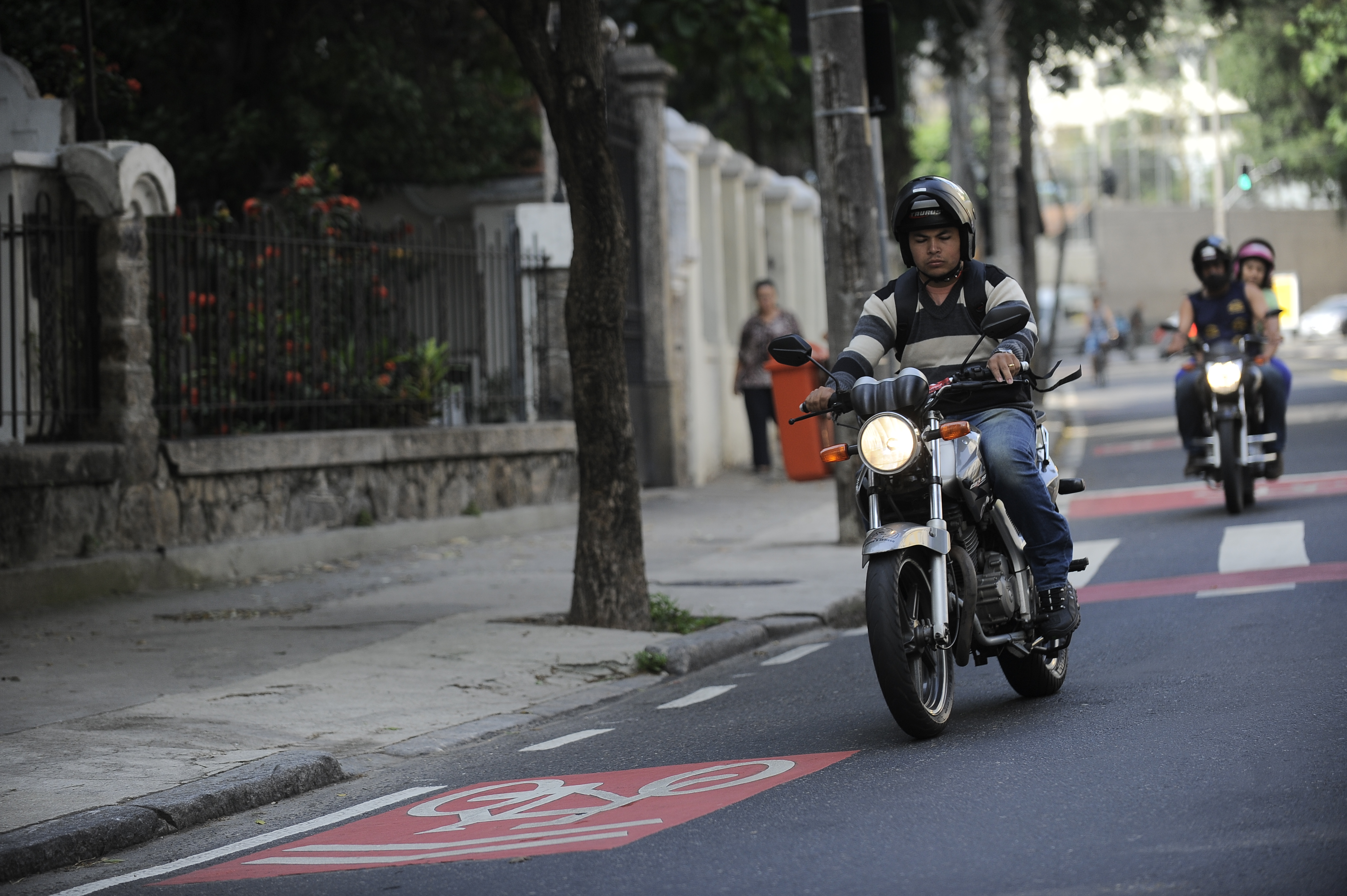 Projeto que regulariza mototáxis em Curitiba avança na Câmara