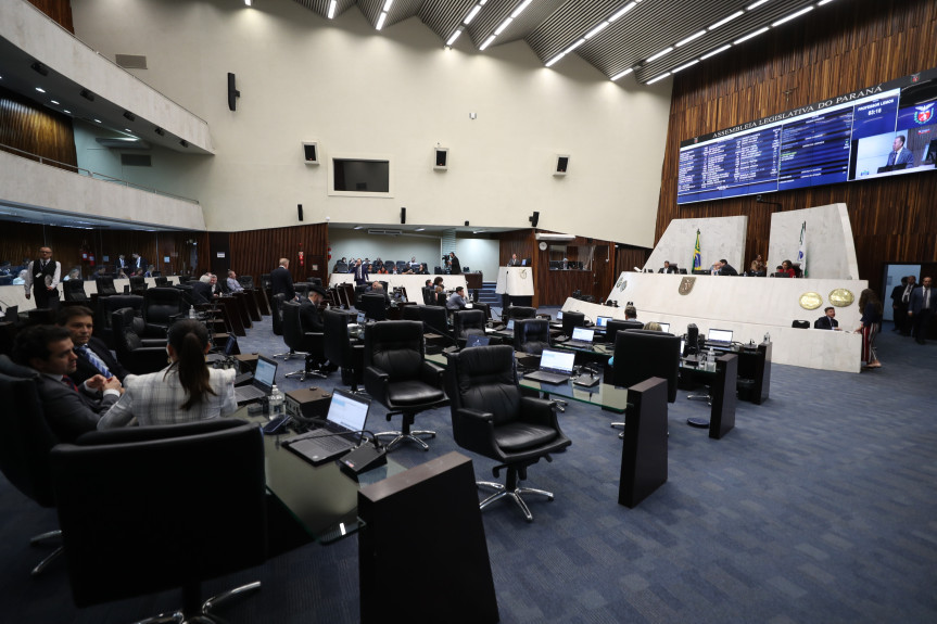 Parlamentares criam frente para debater privatização da Copel