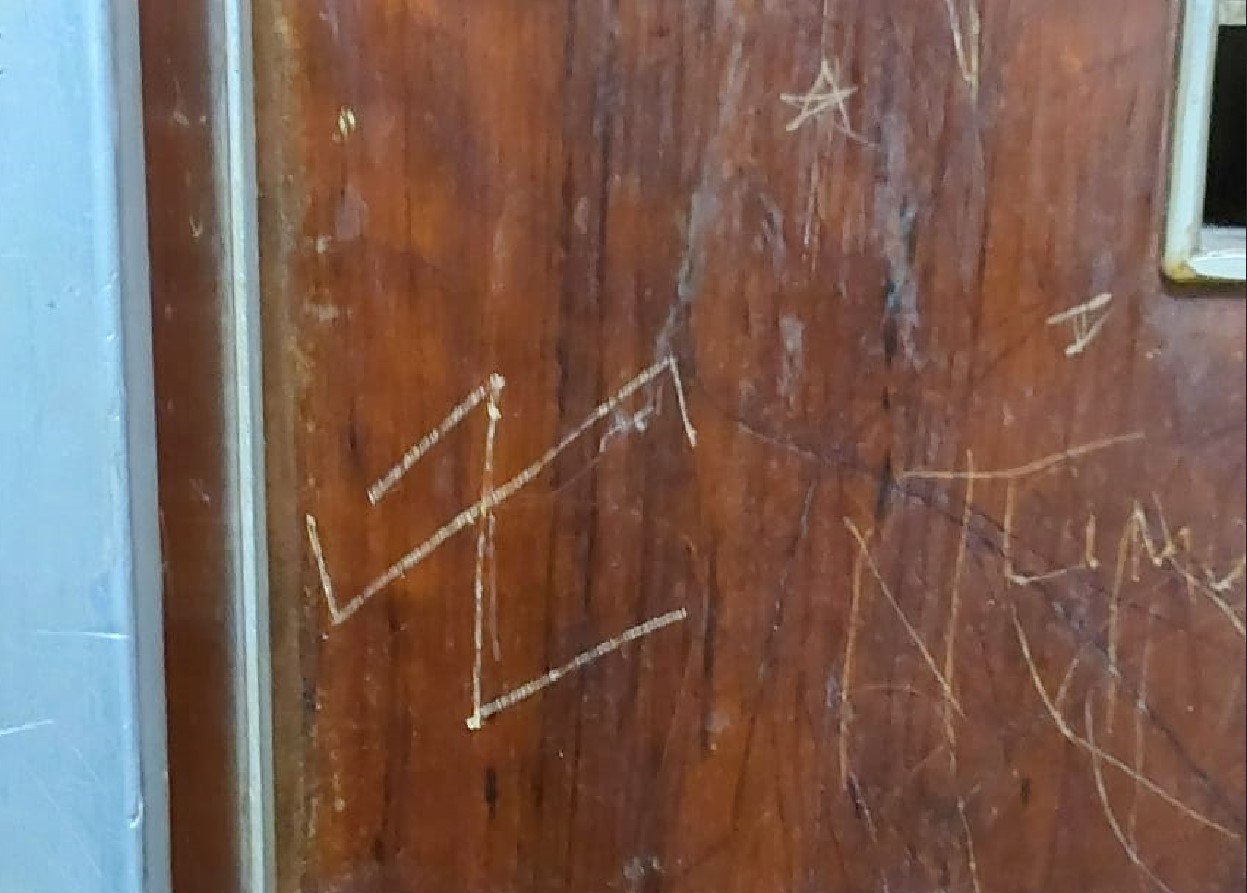 Símbolo antissemita e denúncia de racismo na Casa da Estudante Universitária de Curitiba