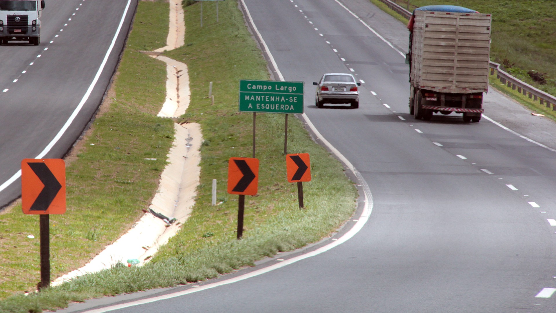 Câmeras nas estradas estaduais do Paraná também foram desativadas