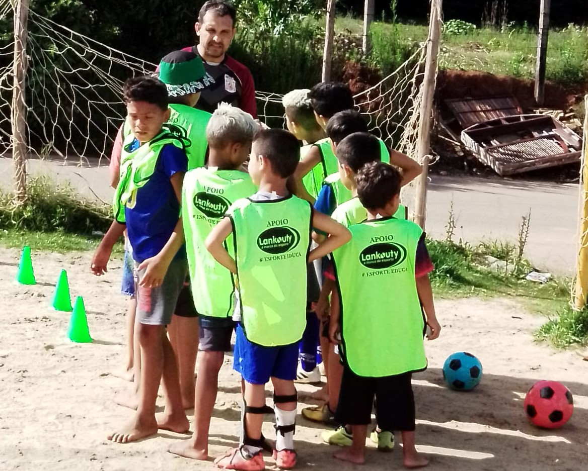 Moradores da ocupação Dona Cida fazem vaquinha para cercar cancha