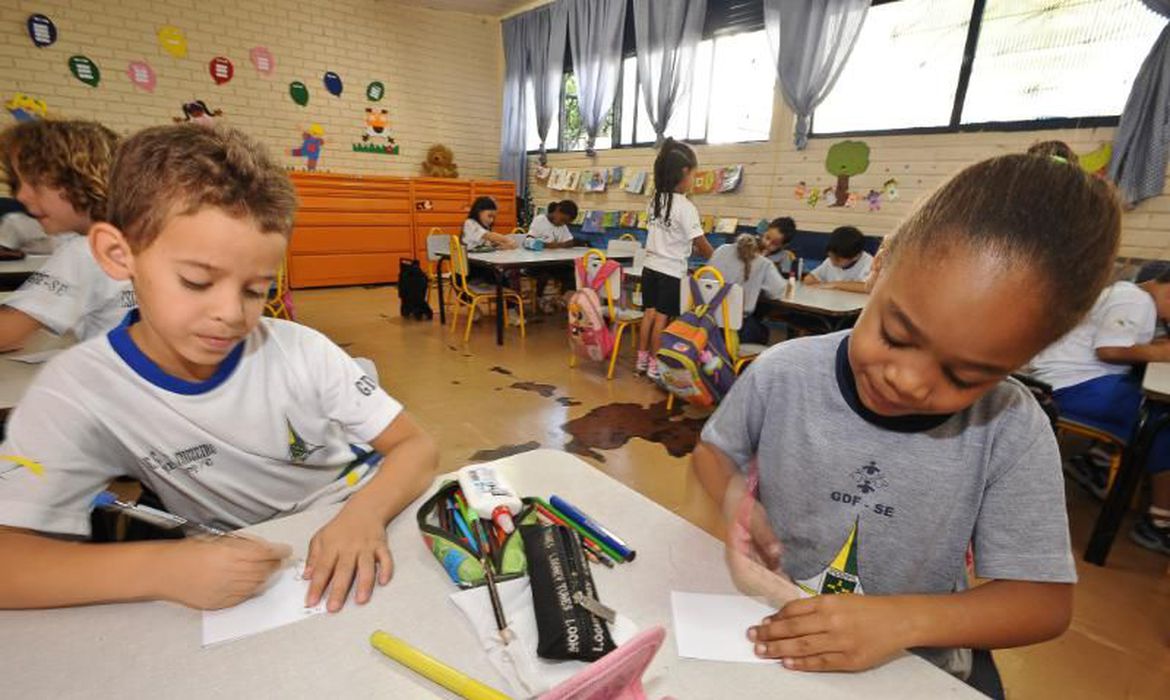 Professores da Rede Municipal de Curitiba preparam greve para o dia 8 de agosto