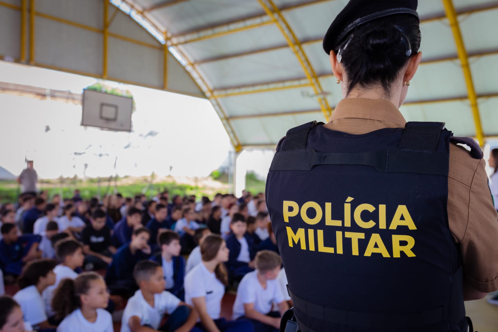 Em meio a pânico, Ratinho anuncia mais 194 escolas militarizadas