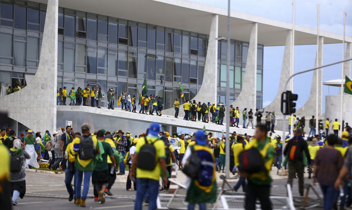 Denúncias ajudaram a identificar 80 paranaenses em atos golpistas