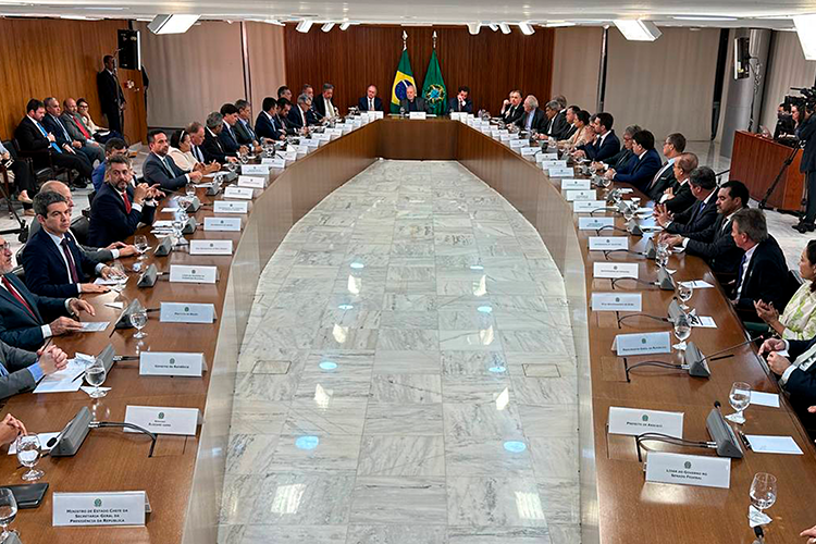 Após reuniões com Lula e com autoridades do PR, Ratinho Jr. diz que Estado “clama por paz”