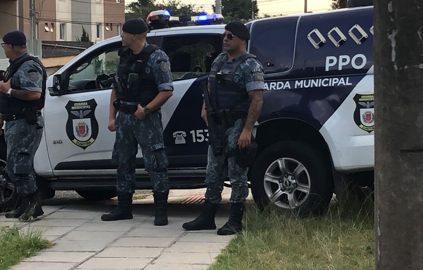 Violência nas escolas: tirem o Rambo da porta da escola da minha filha