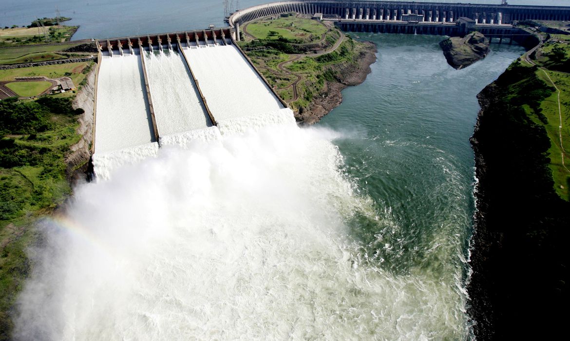 Enquanto Lula não nomeia novo comando da Itaipu, Risden aproveita para fechar convênios