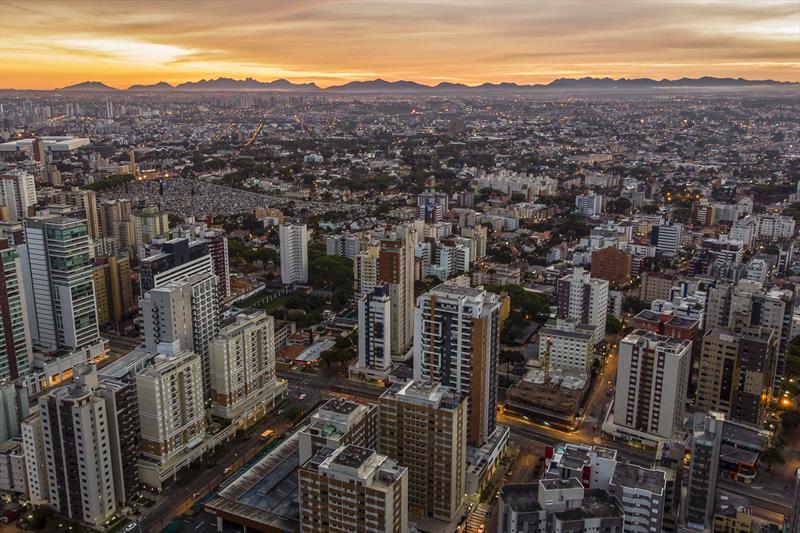 Curitiba prorroga prazo para regularização imobiliária de contratos de gaveta
