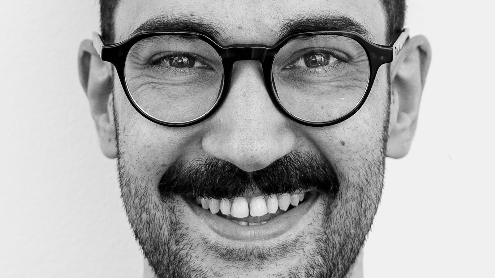 Lucas Barros Moura busca o contraditório nos personagens do livro "Cinza"
