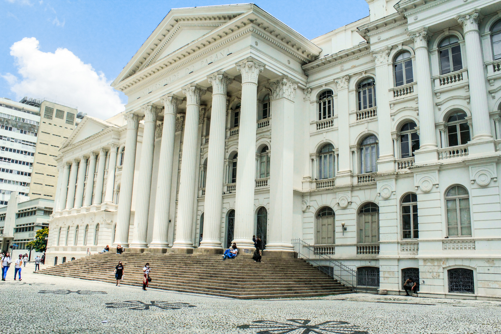 Curitiba terá ato em defesa da democracia na praça Santos Andrade