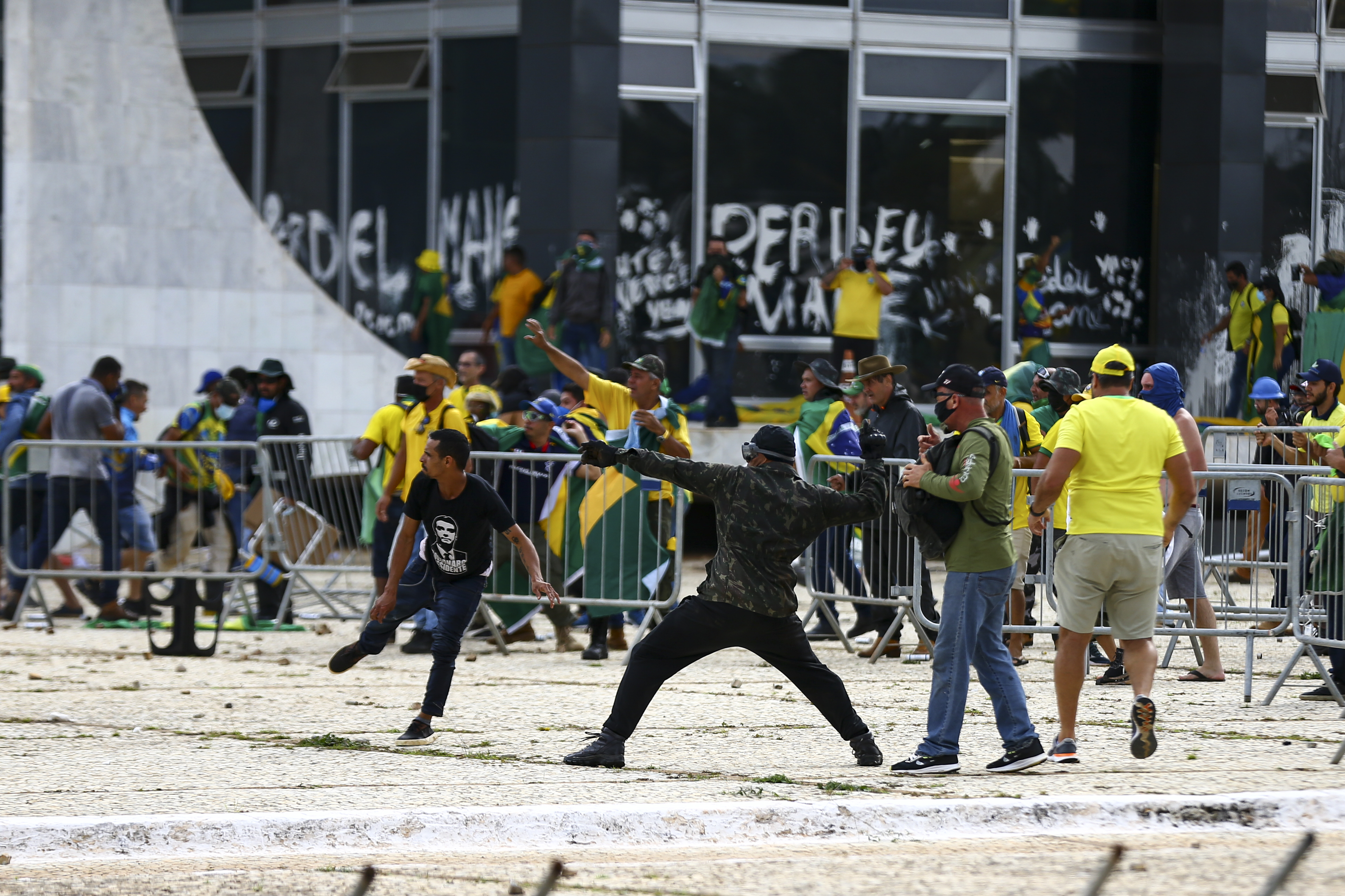 Apenas 26 deputados do PR se manifestaram sobre atos terroristas em Brasília