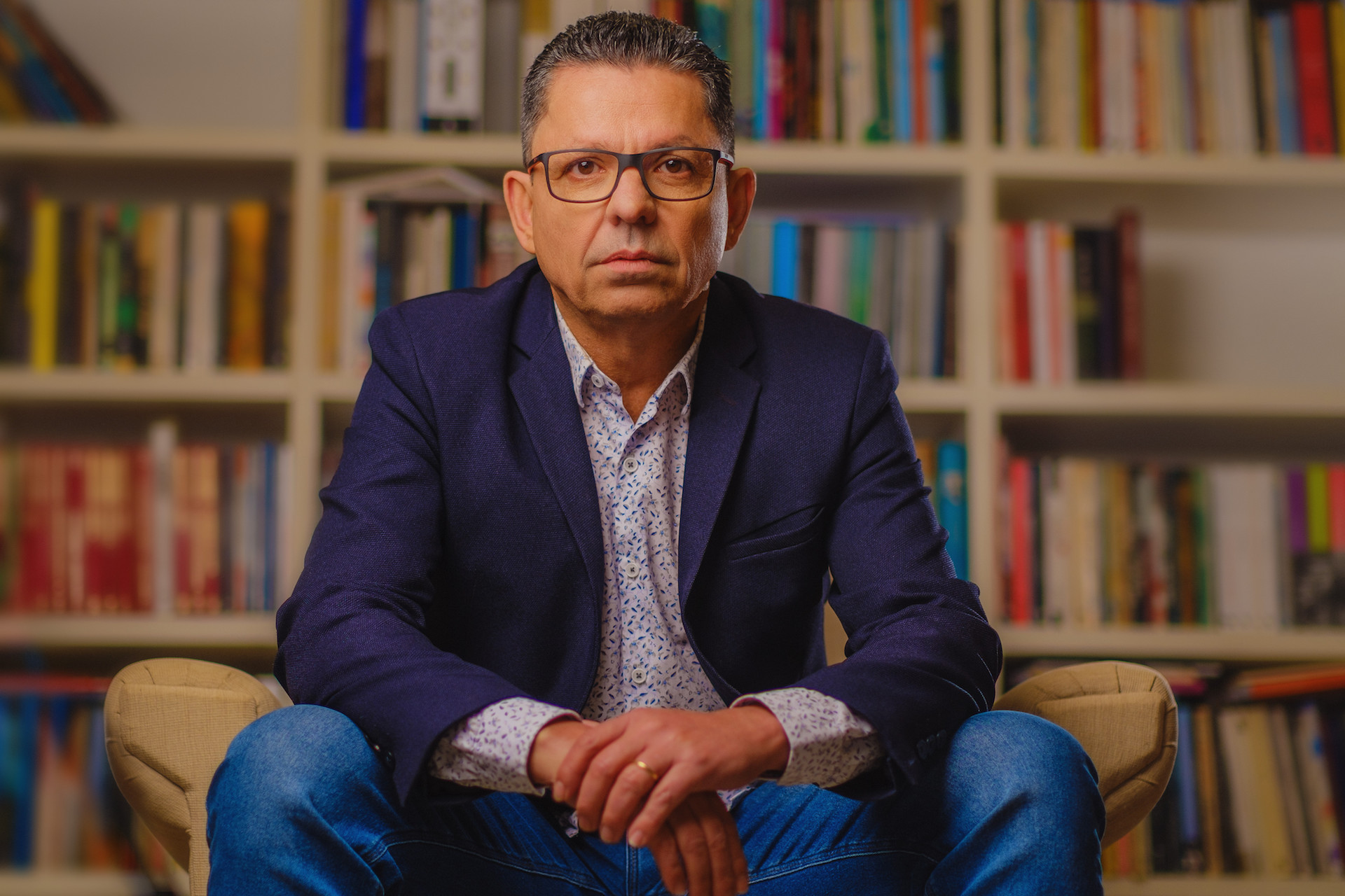 Miguel Sanches Neto lança o romance "Inventar um avô" na Livraria da Vila