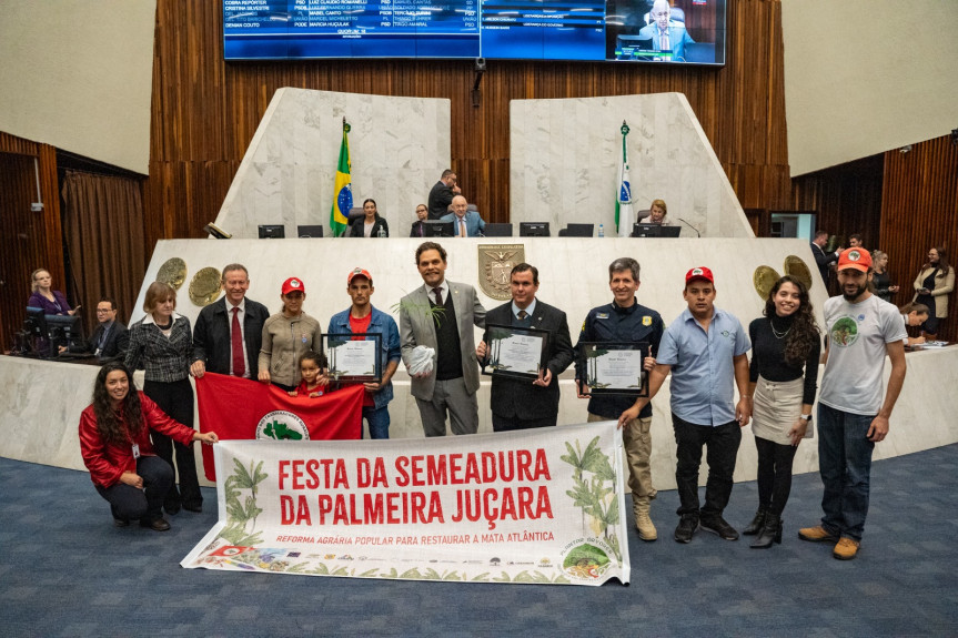 MST é homenageado pelo lançamento de sementes de palmeira Juçara no Paraná