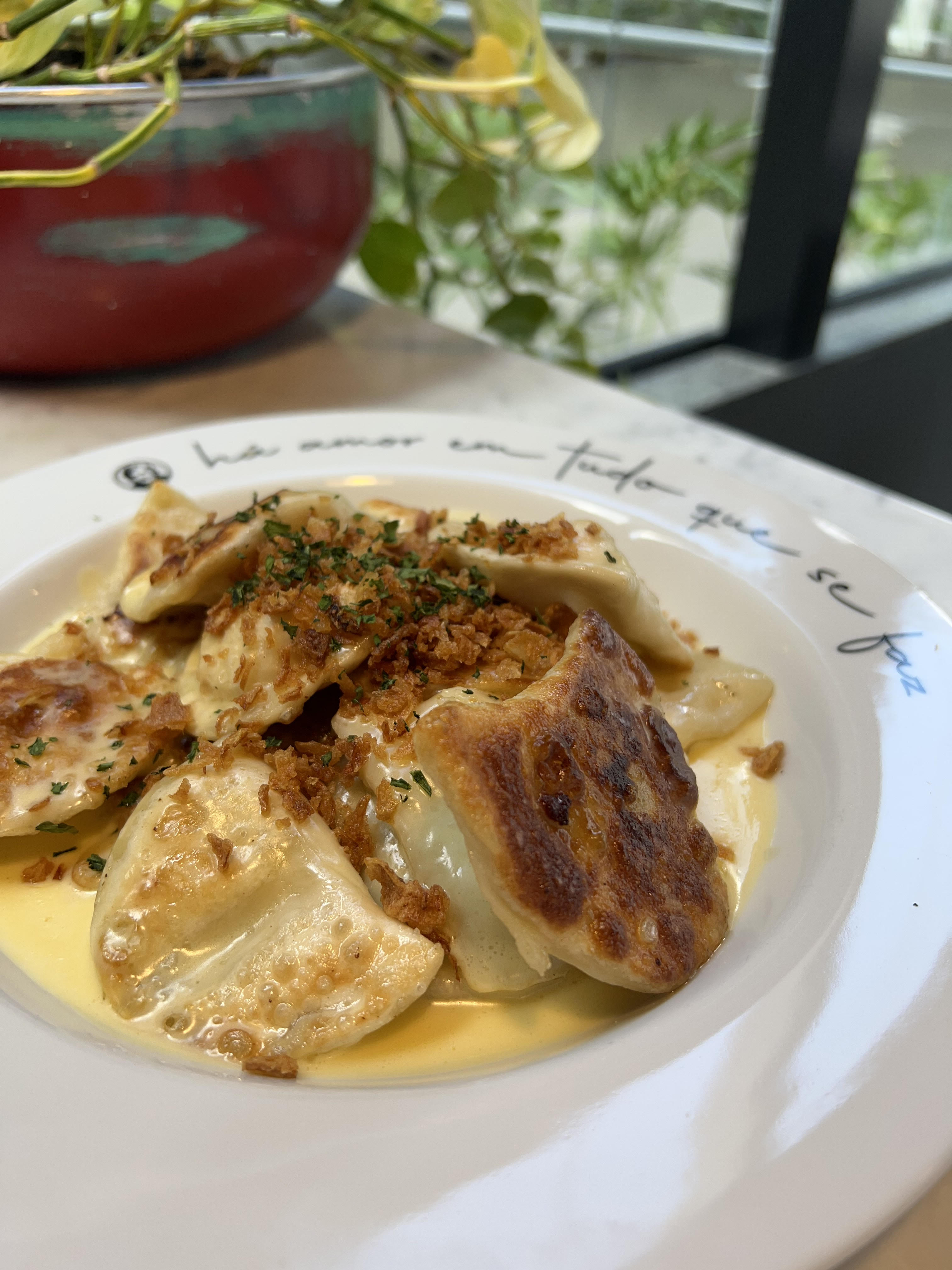 Cozinha da Vó Lena faz pierogi gostoso e com preço acessível