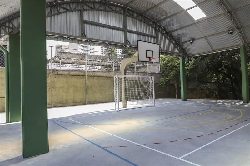 Fala Curitiba: 26 escolas estão sem quadras cobertas. Você pode ajudar
