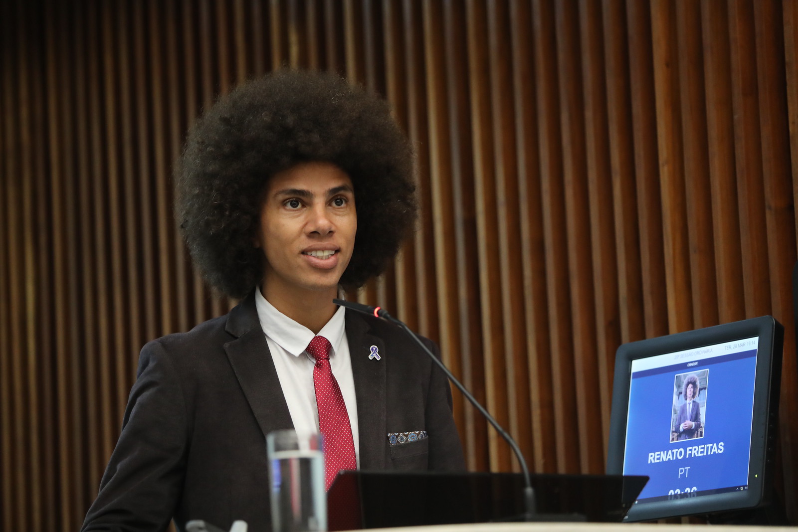 Deputado bolsonarista alega ameaça e leva falas de Renato Freitas à polícia