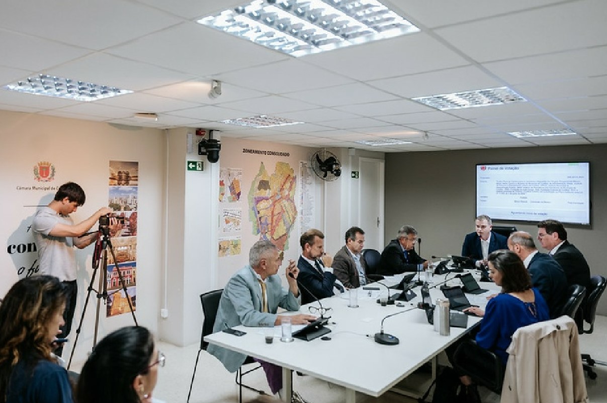 CCJ aprova tramitação dos planos de carreira do funcionalismo e pauta avança na Câmara