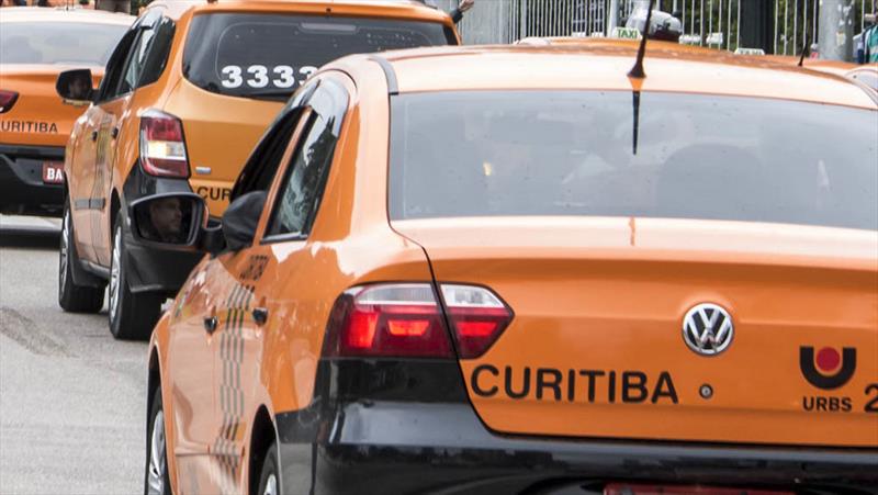 Curitiba divulga datas de pagamento de outorga de táxis