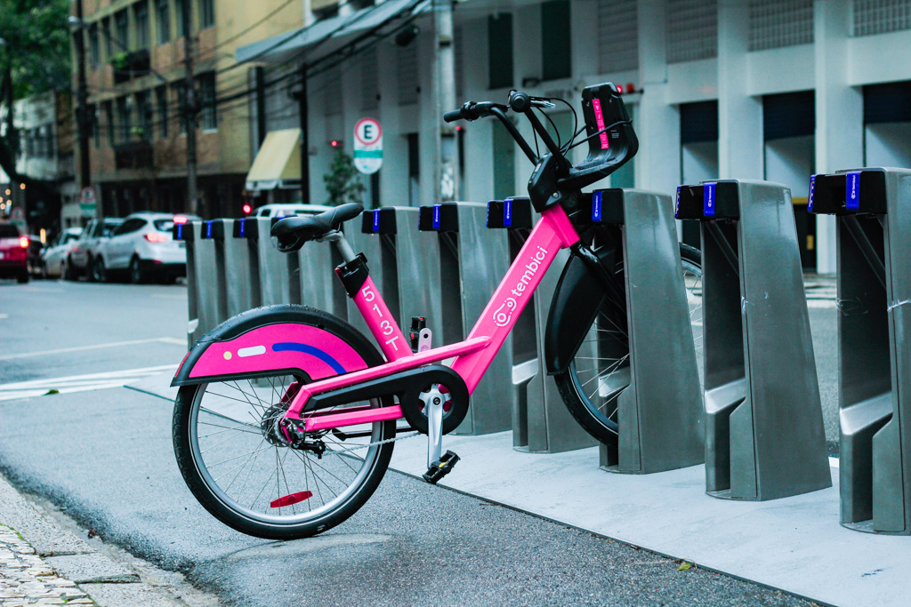 Prefeitura termina de instalar bikes normais e elétricas para alugar
