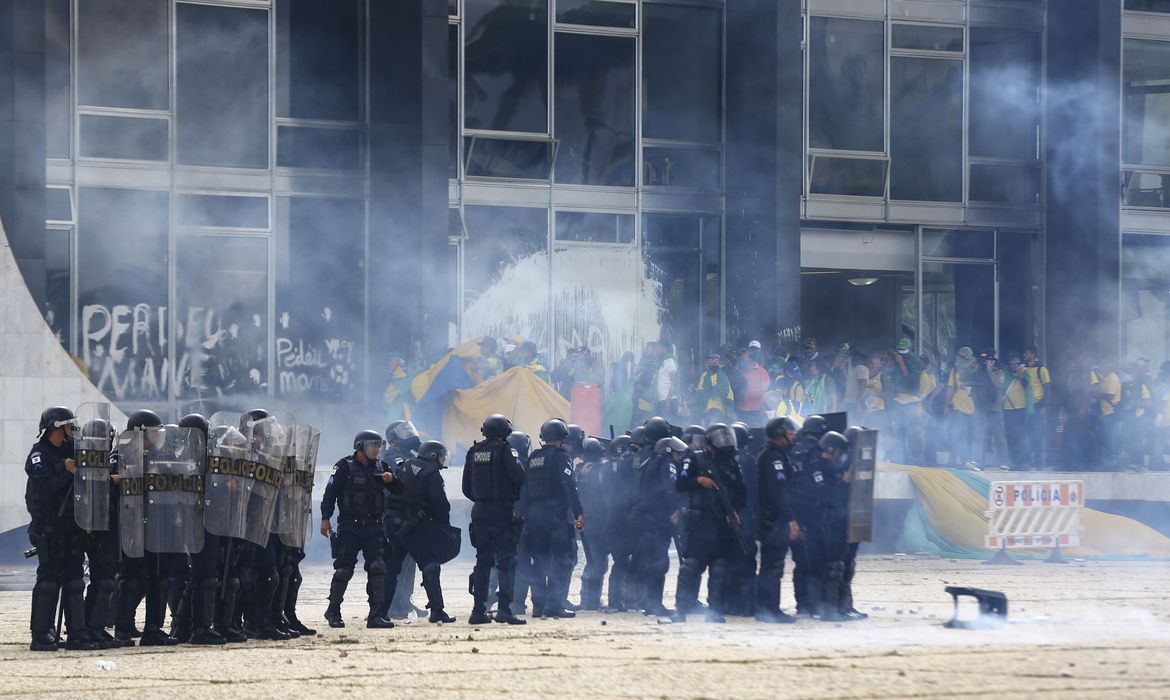 Paranaenses que podem se tornar réus pelo 8 de janeiro foram presos em flagrante