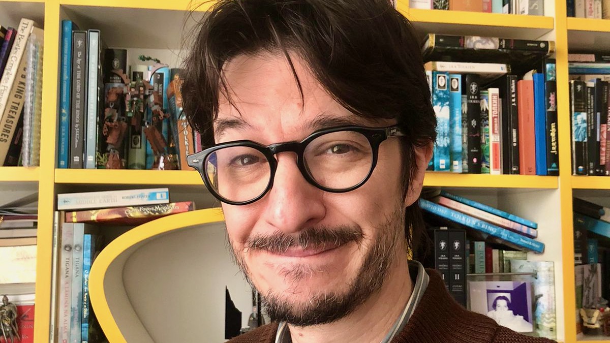 Thiago Tizzot fala sobre ser "fazedor de livros" no podcast "O que ler agora?"